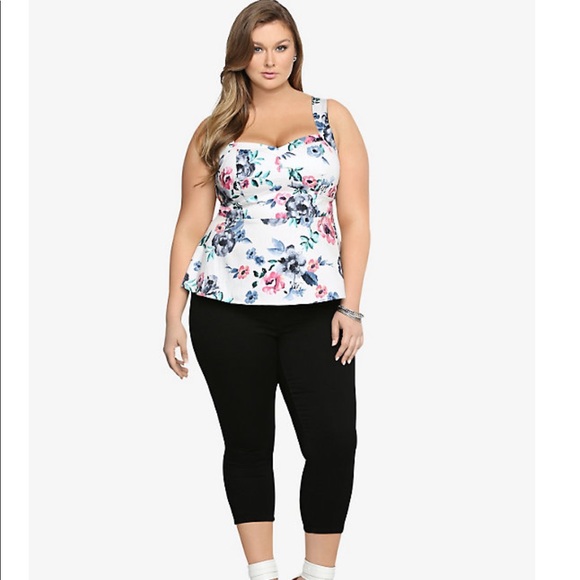 💟🌷Torrid White Floral Peplum Top - Picture 3 of 6